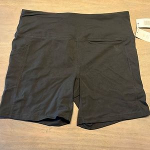 Calvin Klein bike shorts with pockets - size L